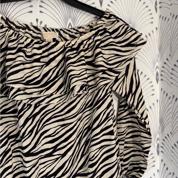 Michael Kors Black and White Ruffled 3/4 Sleeve Blouse Zebra women’s size medium - Picture 4 of 6